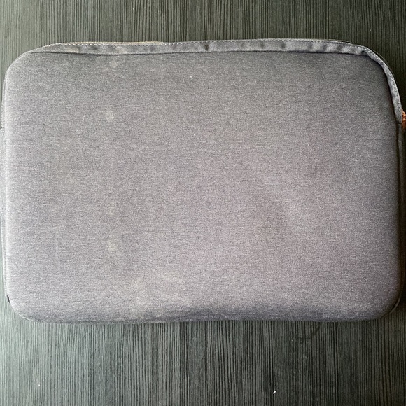 NWOT Speck 16in laptop case. - Picture 3 of 4